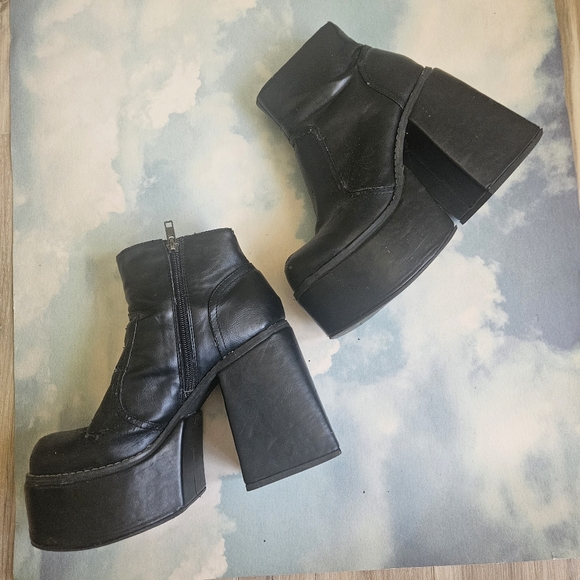 Dolls kill Yru Vida Mondo Boot Platform Heels Goth Black Chunky Boots 90s Boot - Picture 6 of 16
